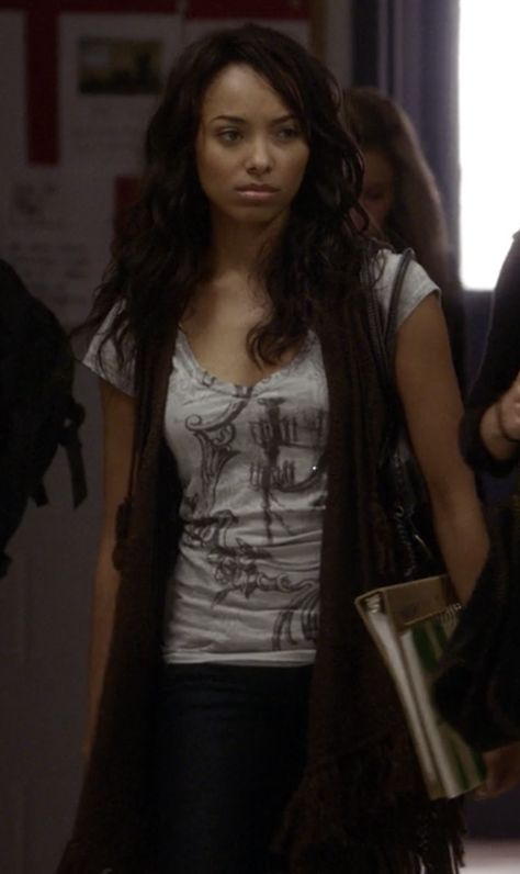 This vaguely patterned T-shirt paired with a long cotton vest Bonnie wore on The Vampire Diaries. Growing Up In The 2000s, Bonnie Bennet, Vampire Diaries Outfits, Lily Wedding, Bonnie Bennett, The 2000s, Cotton Vest, Layering Tanks, The Vampire Diaries