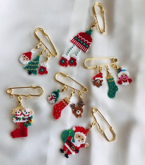 Christmas Bead, November 23, Beaded Brooch, Holiday Jewelry, Brick Stitch, Christmas Jewelry, Crochet Amigurumi, Seed Beads, Instagram Profile