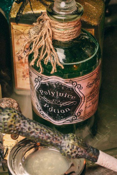 DIY Harry Potter Potions for Halloween: Polyjuice Potions Harry Potter Aesthetic, Diy Harry Potter Potions, Imprimibles Harry Potter, Stile Harry Potter, Diy Harry Potter, Hufflepuff Aesthetic, Harry Potter Wall, Harry Potter Potions, Severus Rogue