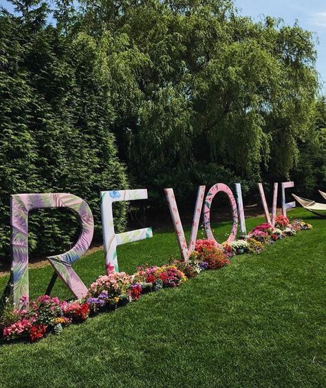 Revolve in the Hamptons 2017 Hamptons Party, Selfie Wall, Prom Decor, Swim Week, All White Party, Miami Swim Week, Event Design Inspiration, Beauty Event, Event Company