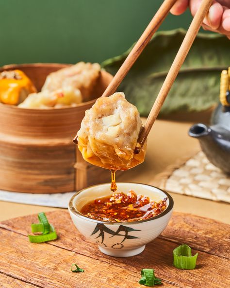 Pho Food Photography, Dumpling Food Photography, Dimsum Restaurant Design, Food Photography Chinese, Dimsum Photography Styling, High End Food Photography, Dim Sum Aesthetic, Dumplings Photography, Chinese Food Photography