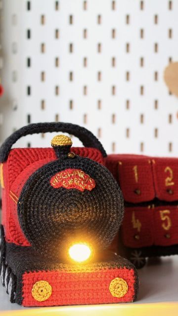 Advent Calendar Crochet, Christmas Hogwarts, Unique Advent Calendar, Tiny Umbrella, Hogwarts Express Train, Train Christmas, Christmas Crochet Pattern, Wizard School, Magic Items