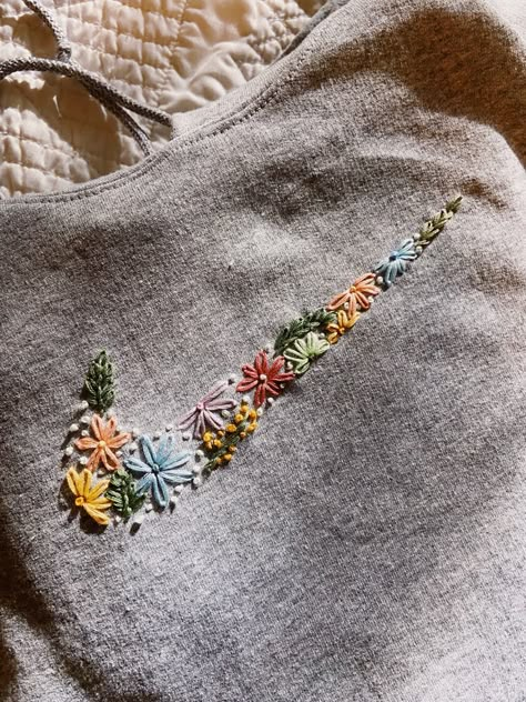 Embroidery Flower Sweatshirt, Flower Embroidered College Sweatshirt, Embroidery Designs On Crewneck, Nike Flower Sweatshirt, Embroider Nike Sweatshirt, Nike Crewneck Sweatshirt Embroidered, Nike Symbol Embroidery, Simple Embroidery On Sweatshirt, Embroidered Flowers On Shirt