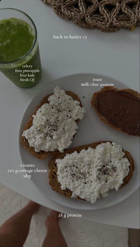 Healthy Cottage Cheese Breakfast, Cottage Cheese Aesthetic, Cottage Cheese Meals, Healthy Breakfast Scramble, Cottage Cheese Snack Ideas, Gym Pre Workout, Healthy Midnight Snacks, Pre Workout Meal, Cottage Cheese Toast