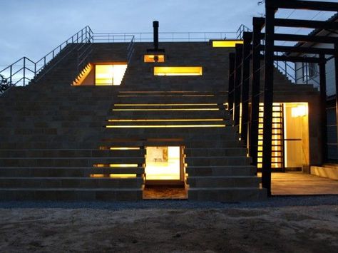 This isn't your average staircase. It's a house overlooking the Sea of Japan. I bet this doesn't suck. Staircase Architecture, Stair Design Architecture, Houses In Japan, Shimane, Stairs Architecture, M Design, Two Storey House, Japanese Architect, Interior Stairs