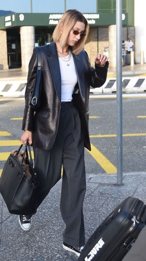 Bella Hadid Outfits, Winter Outfit Inspiration, Sarah Jessica Parker, 가을 패션, Celebrity Outfits, Leather Blazer, Looks Style, Casual Style Outfits, Lookbook Outfits