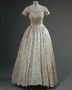 Evening dress Norman Hartnell Wedding Dress, Norman Hartnell, Lace Evening Gowns, Cecil Beaton, Princess Elizabeth, Royal Dresses, Evening Dress Fashion, Vintage Gowns, Windsor Castle