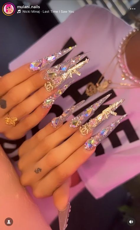 Cardi B Nails Long, Bling Acrylic Nails Long, Baddie Stiletto Nails, Sinaloa Nails, Acrylic Nails Long, Cardi B Nails, Nail Designs Bling, Money Nails, Junk Nails