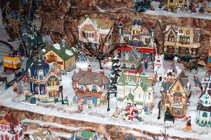 How to Make a Dickens Village Display!!! Bebe'!!! Great display ideas!!! Dickens Village Display, Model Village, Christmas Village Sets, Dickens Village, Christmas Village Display, Snow Covered Trees, Village Display, Holiday Village, Snow Village