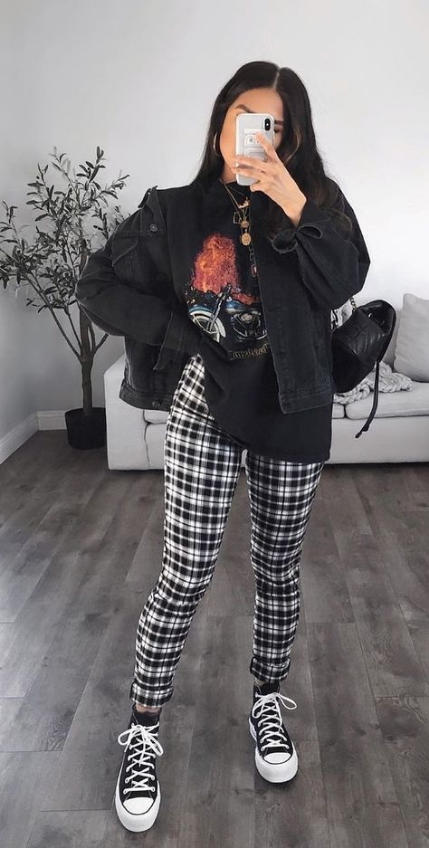 Punk Converse Outfit, Subtle Halloween Outfits For Work, Goth Sneakers Outfit, Alternative Outfits For Work, Day To Evening Outfit, Black And White Trousers Outfit, Edgy Comfy Outfits, Pop Rock Outfit, Edgy Christmas Outfit