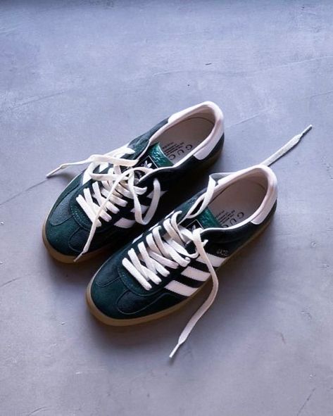 Samba Outfit, Bold Shoes, Shoe Inspo, Aesthetic Shoes, Swag Shoes, Moda Vintage, Adidas Gazelle, Dream Shoes, Vintage Adidas