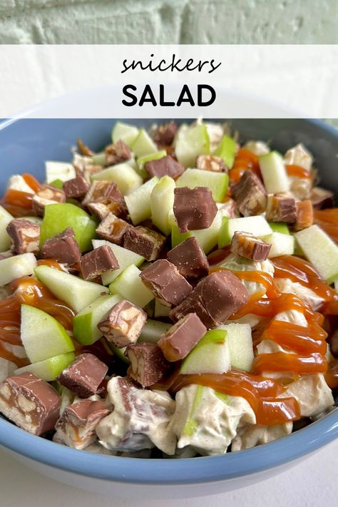 You may think the words salad and dessert don’t go together, but I’m here to tell you they’re a match made in heaven! Snickers salad is full of crisp apples, chewy chunks of snickers and creamy pudding! It may not be as healthy as the green stuff, but I can assure you, it tastes a lot better! Caramel Apple Salad, Snicker Apple Salad, Snickers Salad, Snickers Candy Bar, Potluck Side Dishes, Caramel Apple Dip, Pudding Flavors, Creamy Pudding, Making Whipped Cream