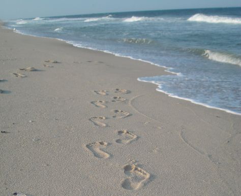 Walking barefoot on the sand Beach Footprints, Sand Footprint, Water Girl, About Happiness, Girl In Water, Walking Barefoot, Marco Island, Splish Splash, Christmas Tea