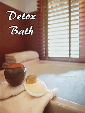 Detox Bath Recipe  1/3 C Epsom salt 1/3 C sea salt 1/3 C baking soda 2 1/2 tsp ground ginger 1 C apple cider vinegar Essential oils Draw a bath with very warm water. Add dry ingredients & vinegar. Soak in bath for 30 min.  After soaking gently rub your skin toward your heart) to clear out toxins. Detox Bath Recipe, Baking Soda For Hair, Bath Detox, Detox Bath, Skin Detox, Coffee Scrub, Bath Soak, Detox Recipes, Healthy Drinks