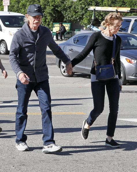 Felicity Huffman, William H. Macy Make Courthouse Return After Her College Admissions Scandal Arrest Lawyers Day, William H Macy, Lawyer Jokes, Felicity Huffman, Lori Loughlin, Lawyer Fashion, College Admissions, Desperate Housewives, College Admission