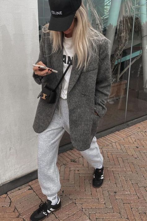 Black Sweatpants Outfit, Sports Day Outfit, Sweat Suits Outfits, Models Off Duty Style, Blazer Outfits For Women, Street Style Winter, Sporty Outfits, Weekend Wear, Winter Outfits Women