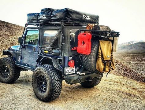 Rigged for adventure Overland Jeep Wrangler, Overlanding Jeep, Overland Roof Rack, Jeep Overlanding, Jeep Wrangler Camping, Camping Jeep, Adventure Jeep, Accessoires 4x4, Overland Jeep