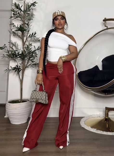 Red Sweatpants Outfit, Red Crop Top Outfit, Red White Outfit, White Outfit Aesthetic, Crop Top Outfit, Red Sweatpants, Sweatpants Outfit, Red Crop Top, Green Bottom