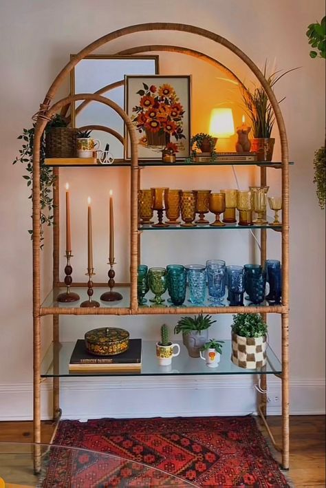 Vintage Maximalist Decor, Decor 2024, Deco Retro, Maximalist Decor, Home Decor Living Room, Apartment Decor Inspiration, Furniture Bedroom, Apartment Inspiration, Dream Decor