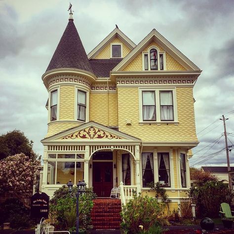 thisisnotthefuture: “ This is the first of a twin set of side-by-side turret homes we found in Arcata. 🏰. #turrettuesday #turret #architecture #victorianarchitecture #victorian #oldhouse #oldhouselove #archi_ologie #beautifulhouseoldandnew #house... Eastlake Victorian, Old Victorian Homes, Victorian Style Homes, Victorian Cottage, Old Farm Houses, Victorian Architecture, Victorian Houses, Grand Homes, Victorian Design