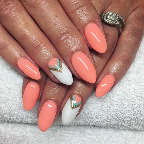 Ibiza Nails Summer, Summer Boho Nails, Feature Nail, Almond Acrylic Nails Designs, Ombre Nail Art Designs, Boho Nails, Short Gel Nails, Glitter Gel Nails, Nail Art Ombre