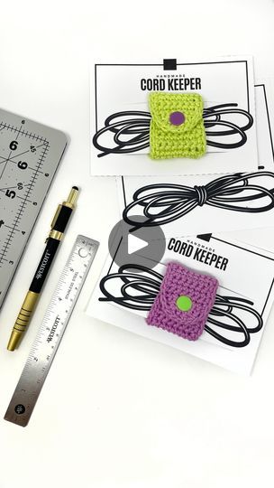 Cord Keeper, Crochet Organizer, Cute Diy Projects, Crochet Geek, Crochet Cord, Cord Organization, Plastic Hooks, Cable Organizer, Cute Diys