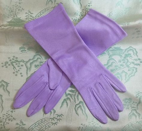 60's Lavender Gloves Lavender Gloves, 50s Disney, Diy Wedding Food, Purple Gloves, Vintage Lavender, Wedding Colors Purple, Vintage Gloves, Wedding Gloves, Dapper Day