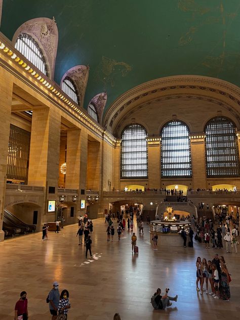 Station Aesthetic, Gossip Girl Aesthetic, Nyc Lifestyle, Ny Trip, Empire State Of Mind, Nyc Aesthetic, Grand Central Station, This Is Your Life, New York Central