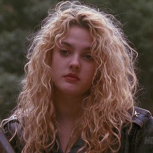 Drew Barrymore 90s, Drew Barrymore Style, Grunge Girl, Drew Barrymore, Julia Roberts, Poison Ivy, Dream Hair, Perm, Grunge Fashion