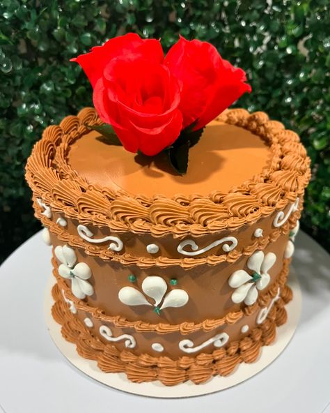 🌹Olla De Barro🌹 #cake #cakedecorating #baker #baketok #olladebarro #aestheticcake #buttercream #buttercreamcake #cake #cakedecorating #cakedesign #wilton #wiltoncake #dallastx #dallascakes #buttercreamdecorating #buttercreamdesign #cutecakes Cielito Lindo Cake, Mexican Themed Cakes, Bf Birthday, Cow Birthday Cake, Buttercream Designs, Buttercream Decorating, Dessert Gifts, Cow Birthday, Mexican Party Theme