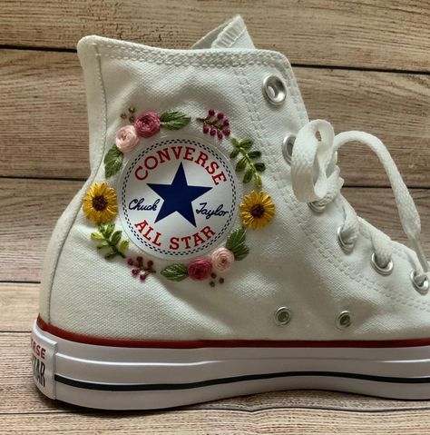 Embroidered White Converse, Converse Embroidery, Embroidered Converse, New Embroidery, High Top Converse, Embroidery Shoes, Embroidered Shoes, Pola Sulam, Cute Nike Shoes