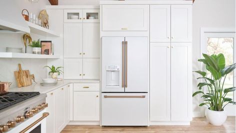 New appliance collection from GE in matte white with brushed copper finishes. White Refrigerator, Counter Depth French Door Refrigerator, Cafe Counter, Counter Depth Refrigerator, White Counters, White Appliances, Counter Depth, Smart Kitchen, Kitchen Trends