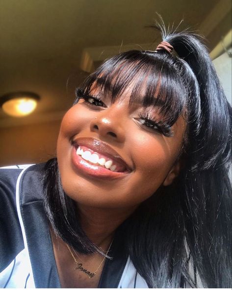 OMGHERHAIR OFFICIAL on Instagram: ““You can never go wrong with wispy Bangs “ 💓. . #repost @shakirajonay 😍😁 . #blackbeauty #bangstyle #lacefrontal #sleekponytails…” Blonde Fringe, Growing Out Bangs, Full Lace Front Wigs, Cheap Hair Products, Human Virgin Hair, Penteado Cabelo Curto, Baddie Hairstyles, Makati, Natural Hair Color