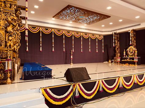 Arangetram Decoration Ideas, Arangetram Decor, Dance Decor, Bharatanatyam Dancer, Bharatanatyam Poses, Simple Backdrop, Simple Stage Decorations, Lobby Ideas, Dance Decorations