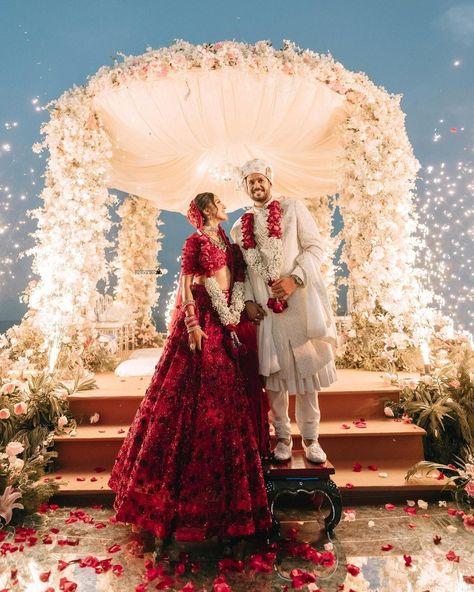 From bride's beautiful self-design red lehenga to exquisite baby breaths phoolon ki chaddar, from her dupatta trail to bridesmaids' twinning outfits, from her dream bridal entry to breathtaking varmala photos, there's nothing not to love about this gorgeous bride Thailand wedding 😍 Taf a friend who is getting married soon and share this dreamy wedding inspiration with them. Couple: @kashtag90 @jhalakshah_ Planner: @krish_events Venue: @avanihuahin Decor: @dp_designbypeerapach Light and So... Hindu Wedding Bride, Wedding Dp, Bride Outfits Wedding, Island Palace, Twinning Outfits, Reception Entertainment, Indian Wedding Venue, Wedding Reception Entertainment, Hindu Wedding Ceremony