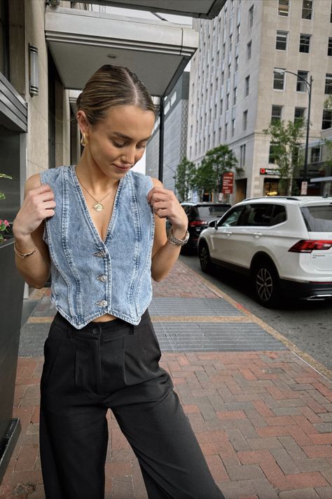 Gilet Outfit Women, Waistcoat Outfit Women, Vest Outfits Aesthetic, Jean Vest Outfits, Gilet Outfit, Denim Vest Outfit, Waistcoat Outfit, Vest Outfits For Women, Denim Waistcoat