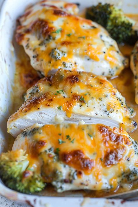 Broccoli Cheese Chicken, Chicken Breast Oven, Cheddar Cheese Recipes, Quick Delicious Dinner, Chicken Broccoli Cheese, Chicken Roll Ups, Chicken Roll, Chicken Breast Recipe, Cheese Chicken