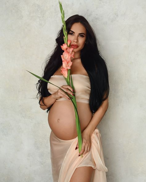 🧡🌸 Blooming season. I love mixing beautiful natural light we have in our studio with some flash to create glowy vibes Maternity photography studio in Miami #30weekspregnant #maternityphotographer #studiomaternity #southfloridamaternityphotographer #maternityphotographermiami #pregnancyphotoshoot #maternityphotoshoot #anakingphoto #bestpregnancyphotos #miamimaternityphotographer #miamimom #miamimomblogger #elegantpregnancy #miamipregnancyphotographer #miamidadephotographer #maternitysession #... 30 Weeks Pregnant, Maternity Photography Studio, King Photo, Miami Dade, Mom Blogger, Maternity Photographer, Maternity Session, Pregnancy Photoshoot, Maternity Photography