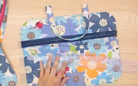 How to sew a laptop bag - Stitch and Sew Craft Laptop Bag Patterns To Sew, Diy Wallet Pattern Free, Diy Laptop Bag Pattern, Laptop Bag Pattern, Laptop Case Pattern, Diy Wallet Pattern, Diy Laptop Bag, Wallet Pattern Free, Library Tote Bag