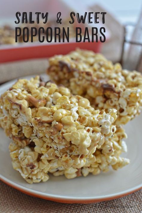 Salty and Sweet Caramel Popcorn Bars- how to make them, stirring the… Popcorn Dessert Recipes, Popcorn Dessert, Popcorn Cake, Popcorn Treat, Salted Caramel Popcorn, Sweet Popcorn, Popcorn Treats, Popcorn Balls, Popcorn Snacks