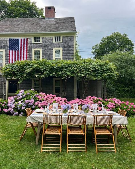 Stephenie Watts on Instagram: "I hosted my first New England lobster boil!  🦞🇺🇸🌊" Stephenie Watts, New England Cottage, Lobster Boil, Grandmother House, Nantucket Style, Host Dinner Party, Clean Sheets, Welcome Party, The Enchanted Home