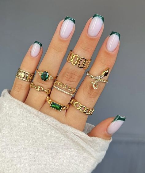 Emerald Gel Nail Designs, Emerald Green White And Gold Nails, Emerald Green Nails Square Short, Emerald Green Wedding Nails For Bride, Emerald Ombre Nails, Nail Ideas For Emerald Green Dress, Smaragd Green Nails, White And Emerald Green Nails, Emerald Green And Gold Nails Design