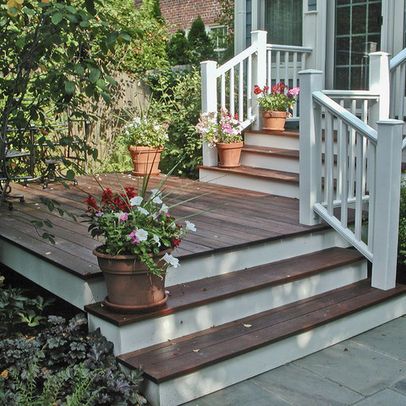 Very nice two toned deck Dark Deck, Entrance Stairs, Yard Remodel, Front Porch Steps, Porch Stairs, Front Stairs, Deck Steps, Deck Colors, Wooden Deck