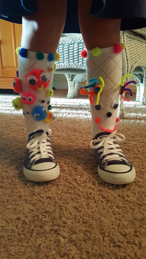 Crazy Sock Diy Ideas, Easy Diy Crazy Socks, Crazy Hat And Sock Day At School, Wacky Socks Diy, Wacky Outfits For Kids, Crazy Socks Day At School For Girls Diy, Silly Sock Day Ideas For Boys, Odd Socks Ideas, Wacky Tacky Day Outfits For Kids