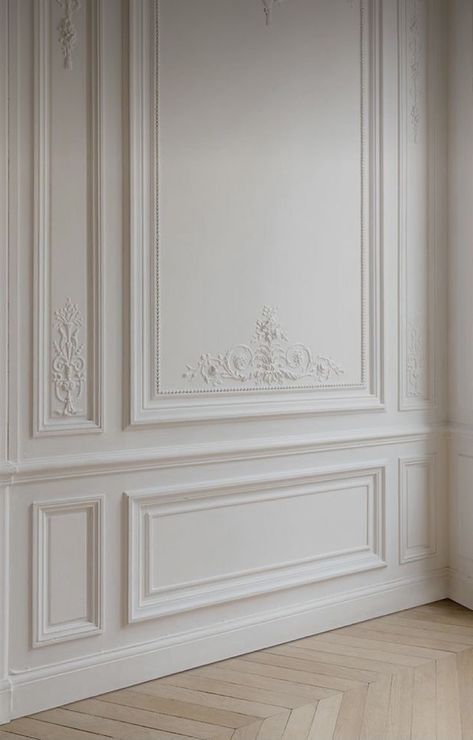 Wall Molding Design, House Interior Design Styles, Neoclassical Interior, French Walls, Casa Vintage, Classic Interior Design, Interior Wall Design, Wall Molding, Cool Ideas