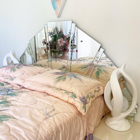 Mirror Headboard Ideas, Mirror Above Bed, 80s Mirror Headboard, Vintage Art Deco Mirror, Vintage Fan Mirror, Pearly Interiors, Vintage Heart Mirror, Art Nouveau Wall Mirror, 80s Art Deco