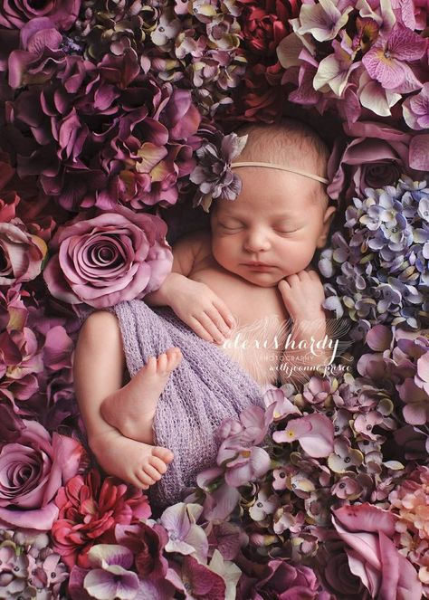 Photo Bb, Foto Newborn, Baby Fotografie, Baby Sleep Problems, Foto Baby, Newborn Shoot, Pregnant Mom, Newborn Baby Photography, Newborn Photography Props