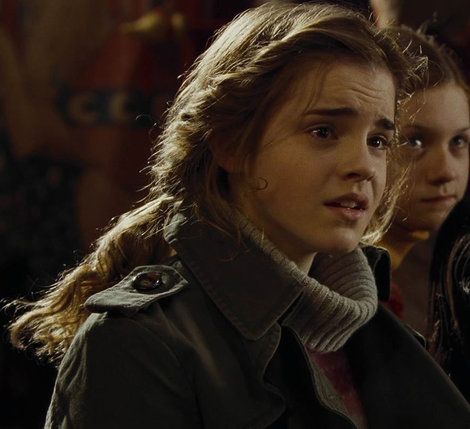 Hermione Granger and Ginny Weasley Hermione Granger Hair, Dr Friends, Hermione Granger Aesthetic, Harry Porter, Hogwarts Dr, Hairstyle Examples, Buku Harry Potter, Harry Potter Icons, The Goblet Of Fire