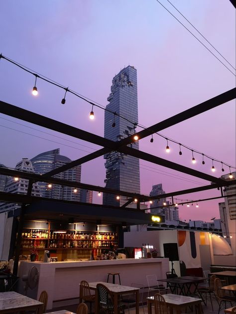 Rooftop bar design bangkok Bangkok Rooftop Bar, Coffee Wallpaper Iphone, Rooftop Bars Los Angeles, Bangkok Tourist, Rooftop Restaurant Design, Bangkok Shopping, Bar Outdoor, Sky Bar, Bangkok Hotel