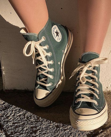 Cute Converse Outfits, Drip Clothes, Aesthetic Converse, Converse Aesthetic, Cute Converse, Trendy Shoes Sneakers, Dr Shoes, Green Converse, Shoe Inspo